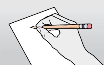 Mano che impugna una matita mentre scrive o disegna su un foglio di carta bianco