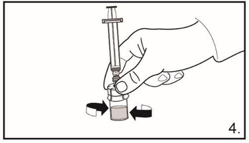 Mano che tiene una siringa pronta per prelevare il farmaco da un flaconcino trasparente con frecce curve che indicano la rotazione