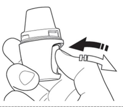 Mano che afferra un dispositivo penna con una freccia nera che indica la rotazione del cappuccio protettivo