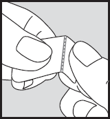 Mano che afferra una cartuccia medicinale trasparente con una linea di demarcazione verticale e un