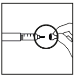 Siringa con ago inserito nella pelle, dettaglio ingrandito dell