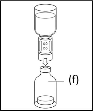 Fiala con liquido trasparente collegata a filtro sterile sopra un flacone vuoto con tappo