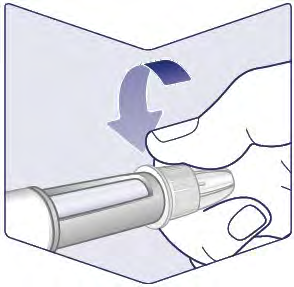 Mano che afferra una penna per iniezione con ago protetto da cappuccio, freccia curva indica la rimozione del cappuccio