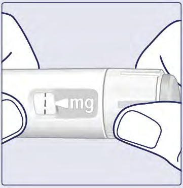 Penna iniettabile bianca con indicatore dosaggio "mg" e mani che la tengono pronte per l