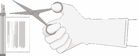 Mano guantata che taglia un blister di farmaci con un paio di forbici metalliche affilate vicino a un codice a barre