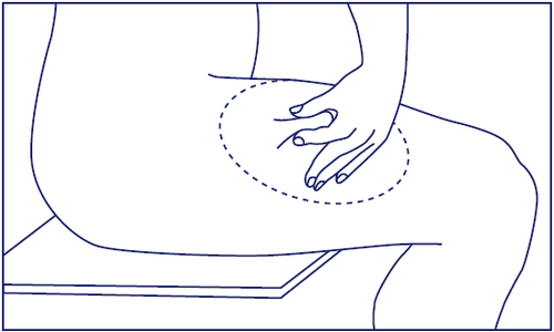 Braccio di una persona con una mano che esegue un