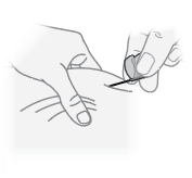 Mano che afferra una siringa con ago inserito nella pelle, tecnica di iniezione sottocutanea con piega cutanea