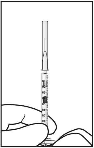 Siringa graduata con ago inserito nella pelle di una mano, evidenziando le tacche di misurazione da 0.1 a 0.8