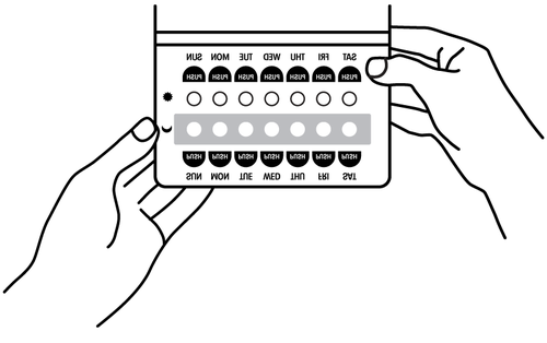 Penna iniettabile con numeri e marcatori sulla scala graduata tenuta da una mano stilizzata