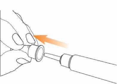 Mano che tiene una siringa con ago, freccia arancione indica il punto di iniezione e il cilindro della siringa &egrave; ben visibile
