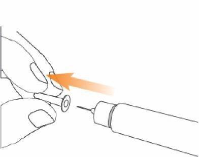 Mano che tiene una penna per iniezione con ago esposto e freccia arancione che indica il punto di iniezione