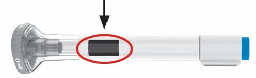 Penna iniettabile pre-riempita con stantuffo nero evidenziato da cerchio rosso e tappo blu