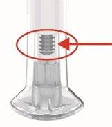 Dettaglio di un adattatore trasparente con filettatura interna evidenziata da un cerchio rosso e una freccia indicante