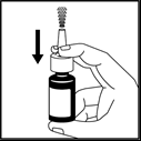 Fiala di vetro marrone tenuta da una mano con ago inserito e freccia nera che indica la direzione verso il basso
