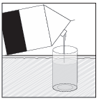 Fiala con ago immersa in un bicchiere cilindrico trasparente su superficie a righe diagonali