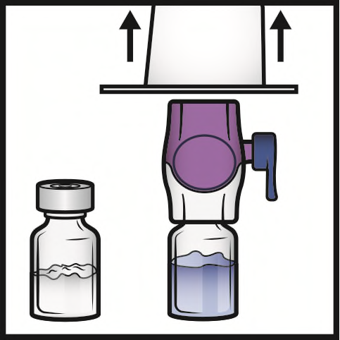 Fiala di vetro con liquido accanto a dispositivo autoiniettante viola e trasparente con tappo protettivo superiore