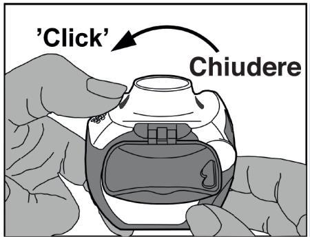 Mani che stringono un dispositivo medico con un pulsante bianco e freccia nera che indica di chiudere