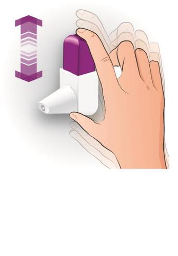 Mano che preme un dispositivo inalatorio viola e bianco con frecce che indicano la direzione del movimento