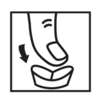 Mano che preme un dispositivo medico bianco a forma di tazza con una freccia curva che indica la direzione della pressione