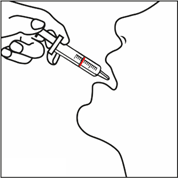 Mano che tiene una siringa pronta per l