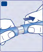 Mano che tiene il dispositivo per iniezione con una freccia blu che indica la direzione di rotazione del cappuccio protettivo