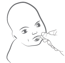 Bambino con la bocca aperta mentre un dito introduce un farmaco in polvere o granuli sulla lingua