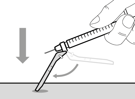 Siringa con ago inserito nella pelle, freccia grigia indica la direzione e arco mostra il movimento di rotazione del dispositivo