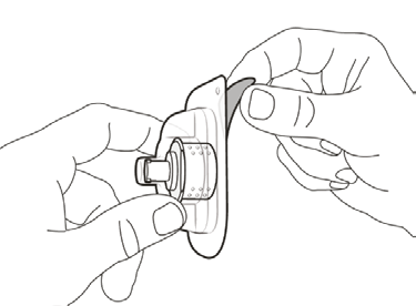 Due mani che applicano un dispositivo medico adesivo con un