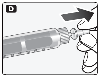 Siringa preriempita con stantuffo parzialmente premuto tenuta da una mano con ago visibile e freccia direzionale grigia