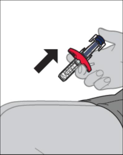 Siringa pre-riempita con ago blu e protezione rossa, tenuta da una mano su pelle chiara, freccia nera indica la direzione