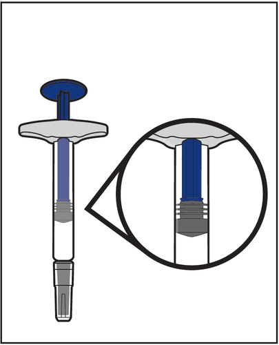 Siringa preriempita con stantuffo blu e ago protetto da cappuccio nero, dettaglio ingrandito dell