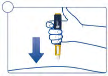Mano che tiene un dispositivo blu e giallo con ago rivolto verso il basso e la pelle indicata da linee blu