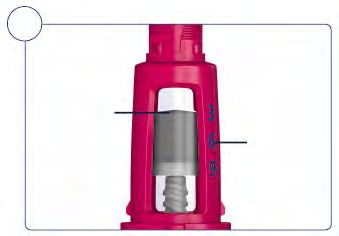Penna iniettabile rosa con sezione trasversale che mostra pistone grigio e filettatura inferiore