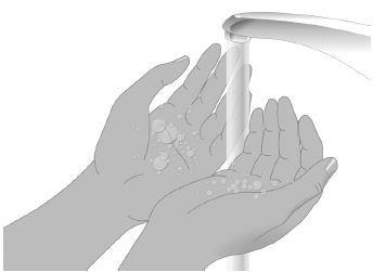 Mani che si lavano sotto un getto d