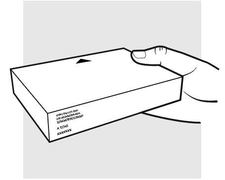 Mano che tiene una confezione rettangolare di farmaco con codice a barre e numeri di lotto stampati