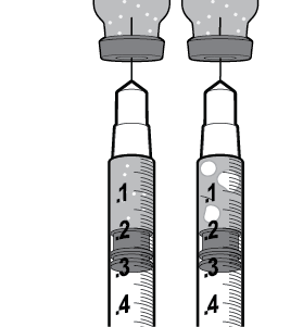 Due siringhe con stantuffo graduato, una piena di liquido e l