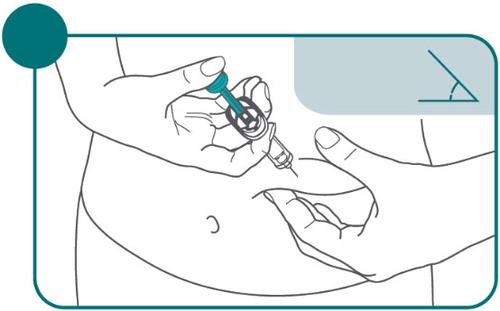 Mano che afferra una siringa con ago inserito nella pelle, tecnica di iniezione sottocutanea con angolo indicato da una linea diagonale