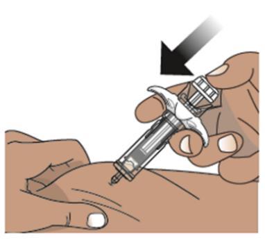 Mano che tiene una siringa preriempita con ago inserito nella pelle, freccia nera indica la direzione dell