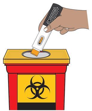 Mano che tiene un autoiniettore sopra un contenitore rosso per rifiuti speciali con simbolo di rischio biologico