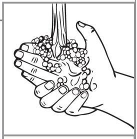 Mano che stringe una compressa frantumata in piccoli granuli con le dita sopra un palmo aperto