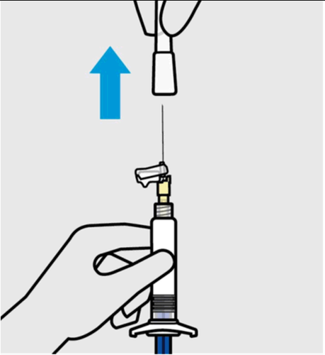 Mano che tiene un autoiniettore con ago rivolto verso l