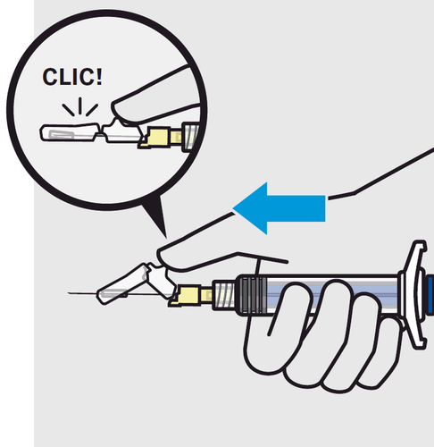 Mano che tiene una siringa con ago collegato, freccia blu indica la direzione e un dettaglio ingrandito mostra il click di connessione dell