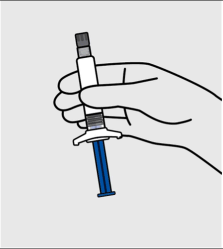 Mano che tiene una siringa preriempita con stantuffo blu e ago trasparente per iniezione sottocutanea o intramuscolare