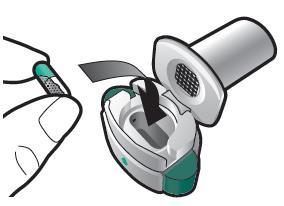 Dispositivo inalatorio con cartuccia aperta e membrana trasparente visibile all