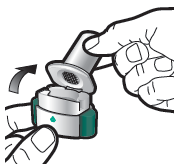 Dispositivo autoiniettante con cappuccio protettivo parzialmente rimosso e pollice pronto per l