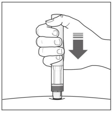 Mano che tiene un dispositivo per iniezione sottocutanea premendo verso il basso con una freccia indicante la direzione