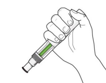 Mano che stringe una penna iniettabile con indicatore verde di dosaggio e ago protetto da cappuccio nero