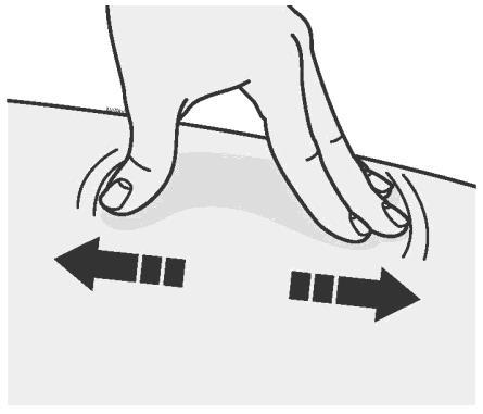 Mano che pizzica la pelle formando una piega, frecce nere indicano la direzione per la corretta applicazione del farmaco