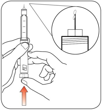 Mano che tiene una penna per iniezione con ago visibile e dettaglio ingrandito del meccanismo di dosaggio con freccia rossa indicante la direzione