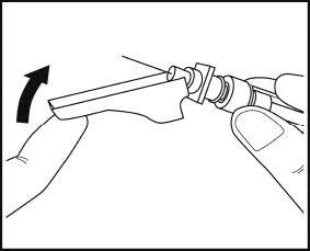Mano che afferra un dispositivo penna per iniezione con ago esposto e freccia nera che indica la rotazione